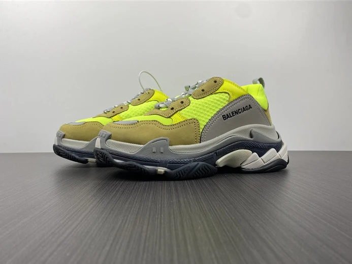 6395 BLCG TRIPLE SNEAKER 524039 W09O3 SportInspired 3349