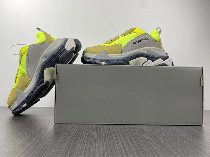 6395 BLCG TRIPLE SNEAKER 524039 W09O3 SportInspired 3349