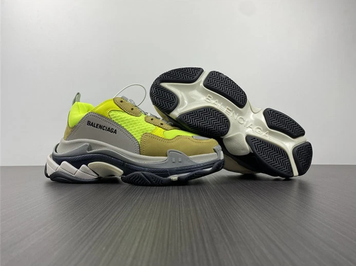 6395 BLCG TRIPLE SNEAKER 524039 W09O3 SportInspired 3349