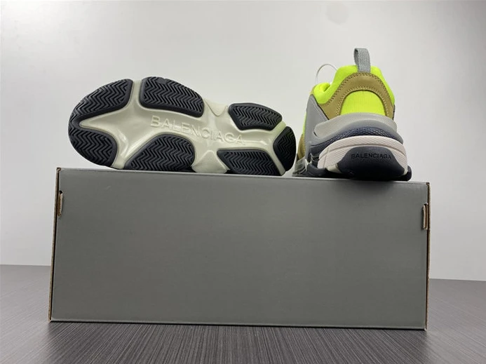 6395 BLCG TRIPLE SNEAKER 524039 W09O3 SportInspired 3349