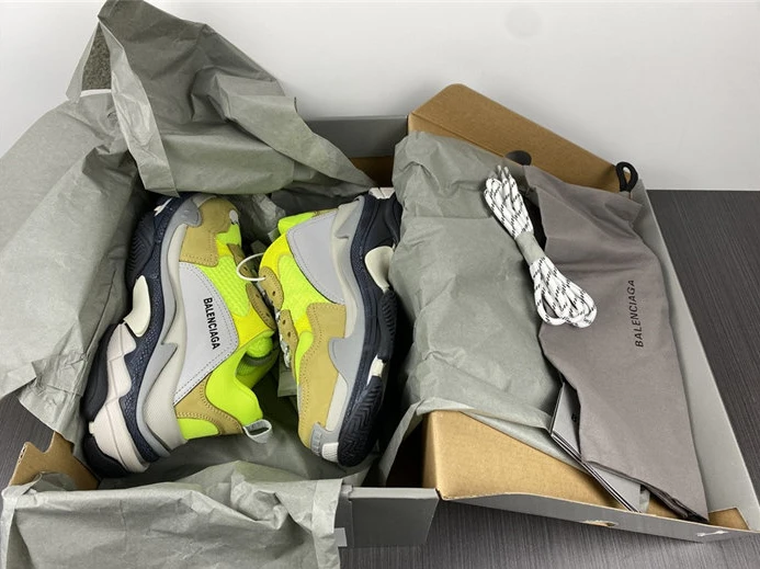 6395 BLCG TRIPLE SNEAKER 524039 W09O3 SportInspired 3349