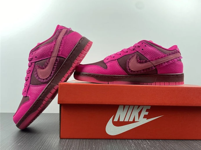 6845 Nike Dunk Low Valentine's Day DQ9324- Fashionable 1879