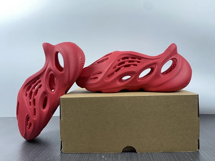 689 adidas Yeezy Foam RNNR Vermillion GX UrbanStyle 2846