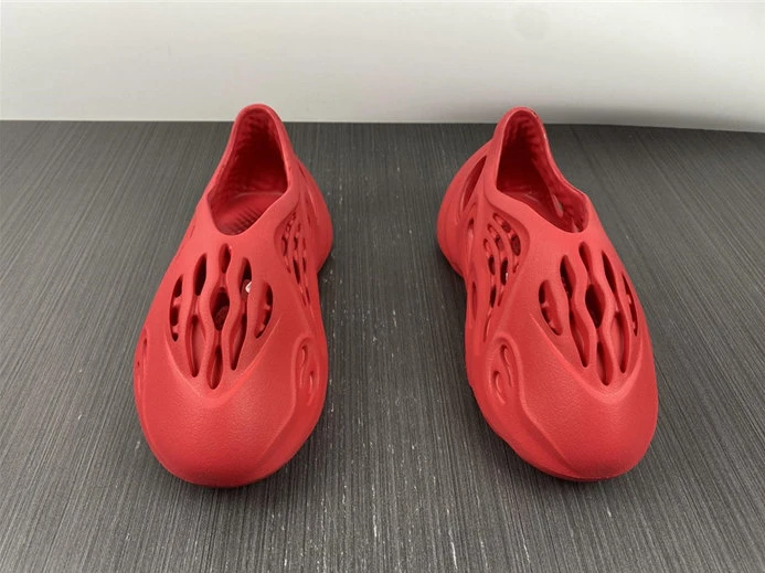689 adidas Yeezy Foam RNNR Vermillion GX UrbanStyle 2846