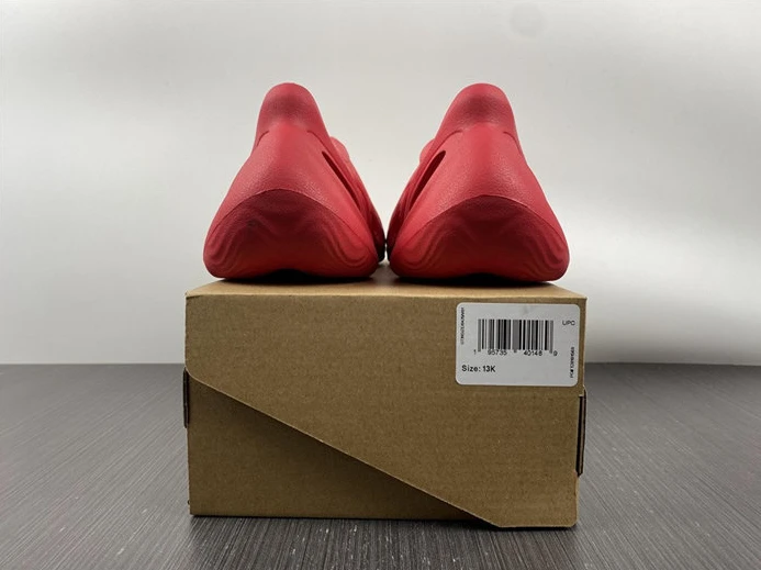 689 adidas Yeezy Foam RNNR Vermillion GX UrbanStyle 2846