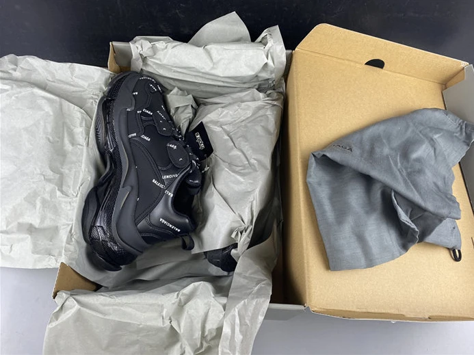 6966 BLCG TRIPLE SNEAKER 524039 W09E1 Affordable 3408