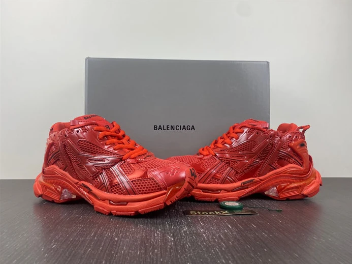712 BALENCIAGA -Runner 677403 W3RB1 GoAnywhere 3303