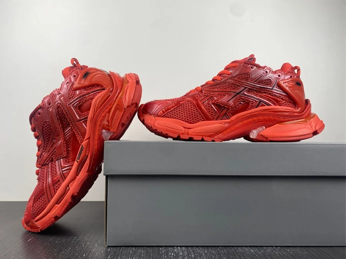 712 BALENCIAGA -Runner 677403 W3RB1 GoAnywhere 3303