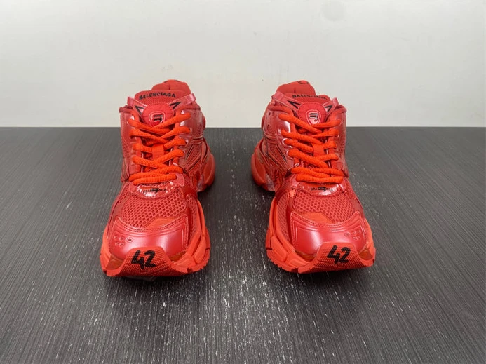 712 BALENCIAGA -Runner 677403 W3RB1 GoAnywhere 3303