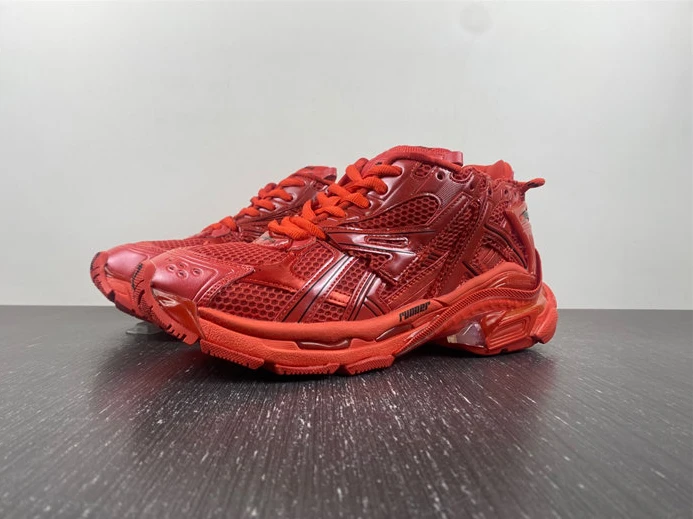 712 BALENCIAGA -Runner 677403 W3RB1 GoAnywhere 3303