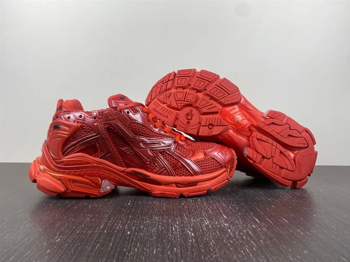 712 BALENCIAGA -Runner 677403 W3RB1 GoAnywhere 3303