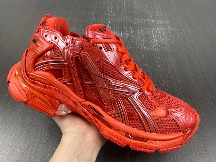712 BALENCIAGA -Runner 677403 W3RB1 GoAnywhere 3303