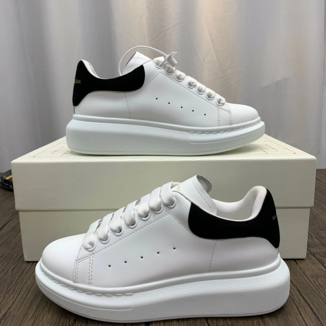 7468 McQuen Ivory Black 553770WHGP WellDesigned 1410