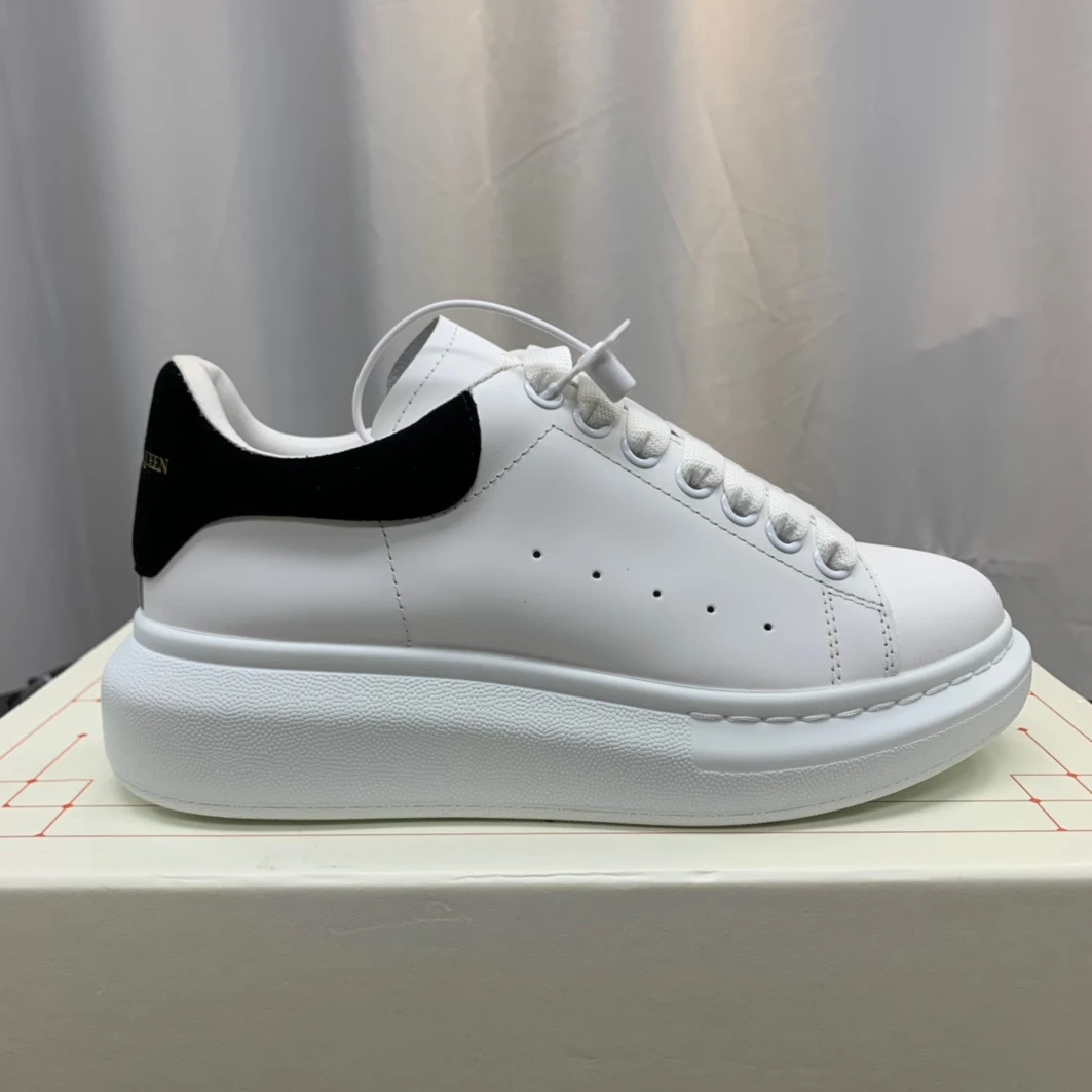 7468 McQuen Ivory Black 553770WHGP WellDesigned 1410