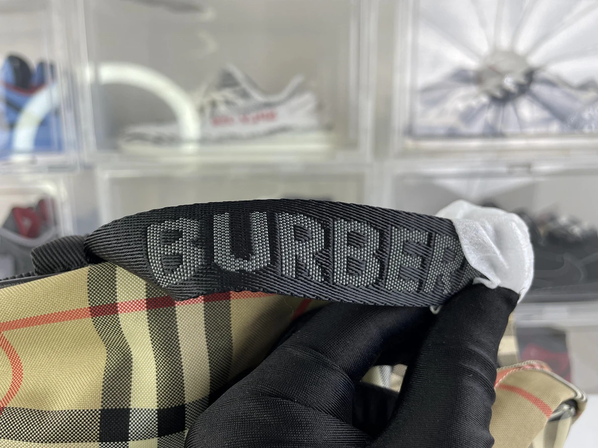 7470 BURBERRY Vintage Backpack, 42.5x 30.5 x 14. UrbanStyle 223