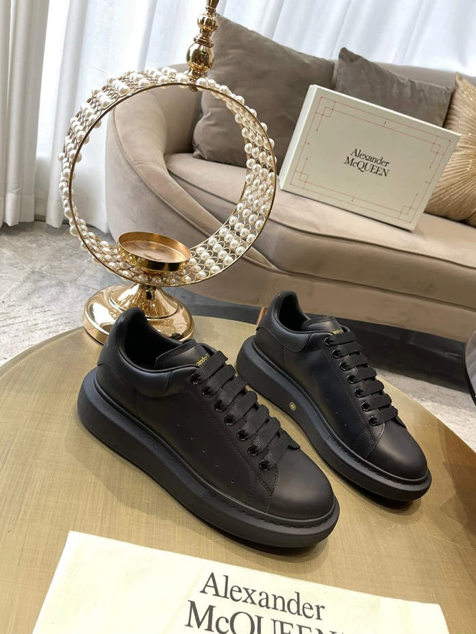 8325 Alexander McQueen Oversized GoAnywhere 1321
