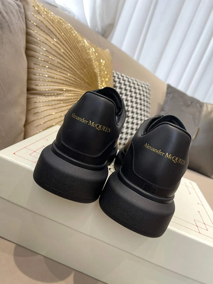 8325 Alexander McQueen Oversized GoAnywhere 1321