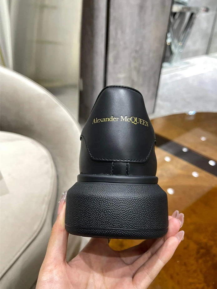 8325 Alexander McQueen Oversized GoAnywhere 1321