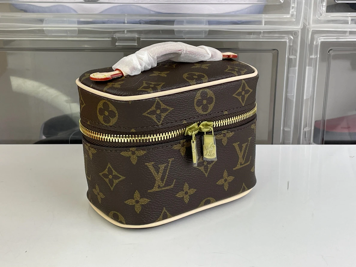 8386 LV Nice Nano Monogram Small size ( 14 x 10.2  x 8.5 cm) Fashionable 163