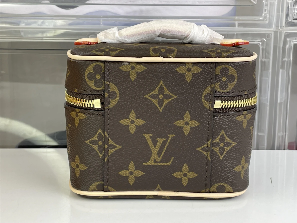 8386 LV Nice Nano Monogram Small size ( 14 x 10.2  x 8.5 cm) Fashionable 163