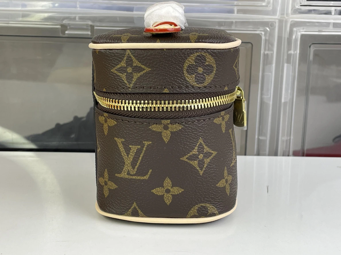 8386 LV Nice Nano Monogram Small size ( 14 x 10.2  x 8.5 cm) Fashionable 163
