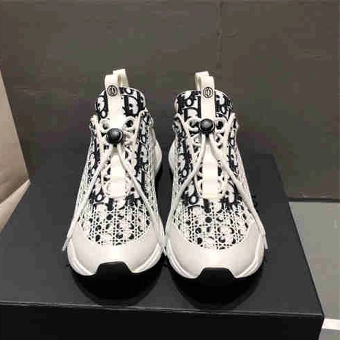 8388 DR Sneaker TopPick 1572