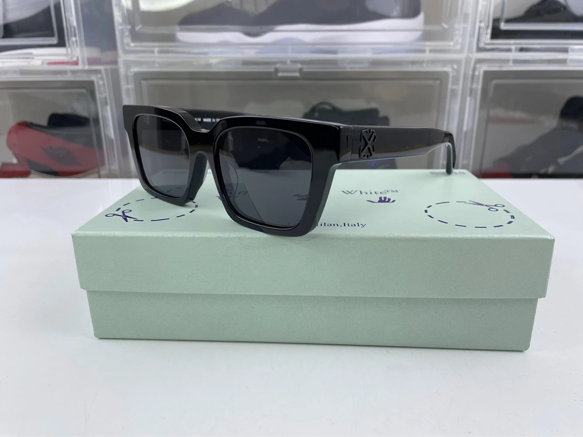 851 OFF-WHITE Sunglasses Black ModernLook 376