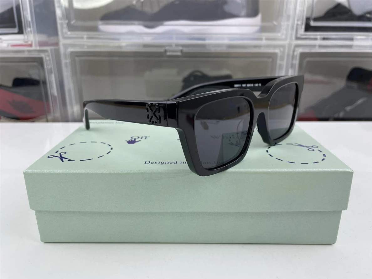 851 OFF-WHITE Sunglasses Black ModernLook 376