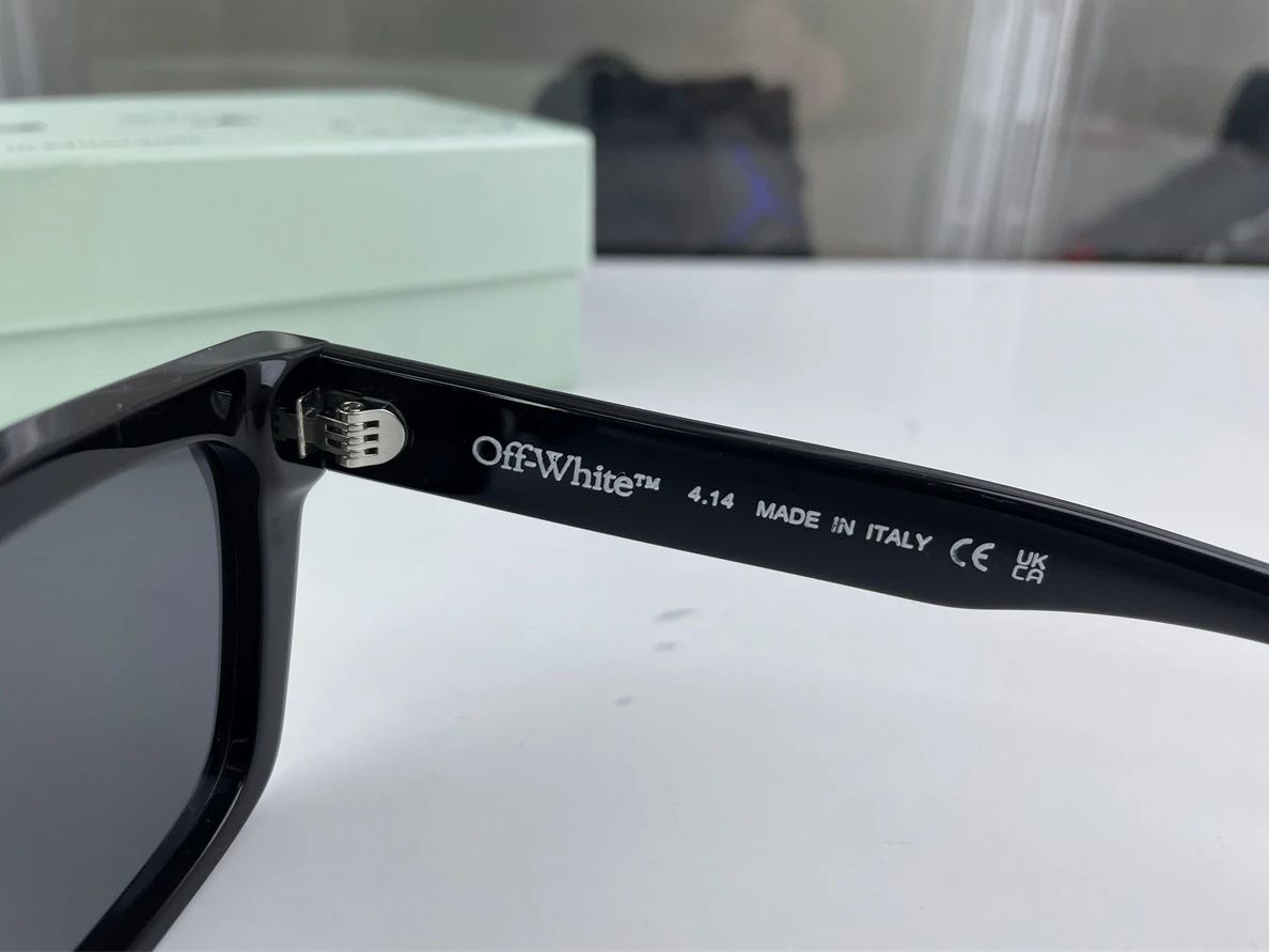 851 OFF-WHITE Sunglasses Black ModernLook 376