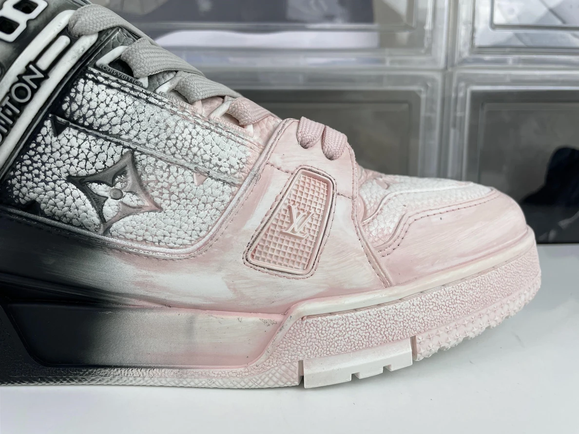 8695 LV Skate shoes Black Pink 4 leafs ModernLook 180
