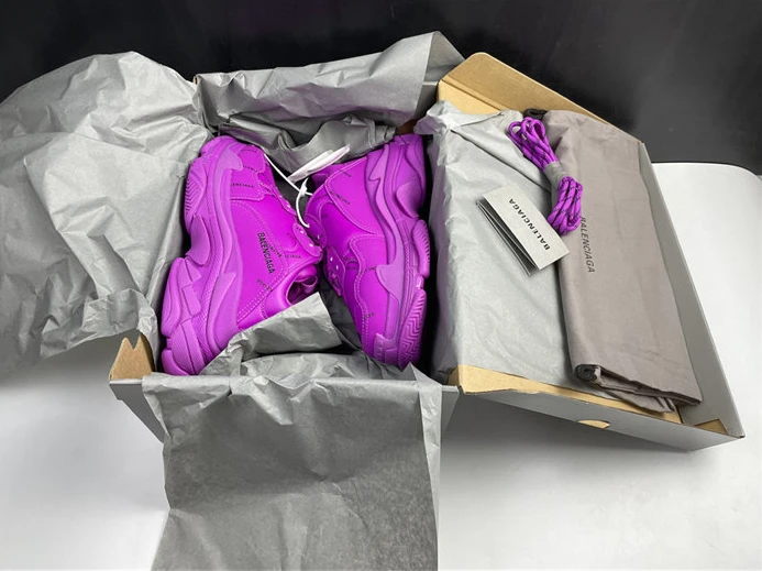 8756 BLCG TRIPLE SNEAKER 524039 W2FA1 EasyMatch 3397