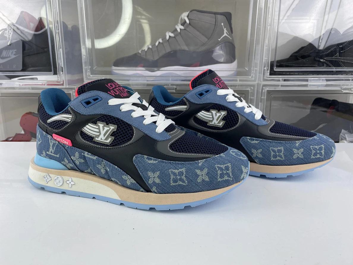 8886 LV Blue Run Away Monogram with Jean AllSeason 177