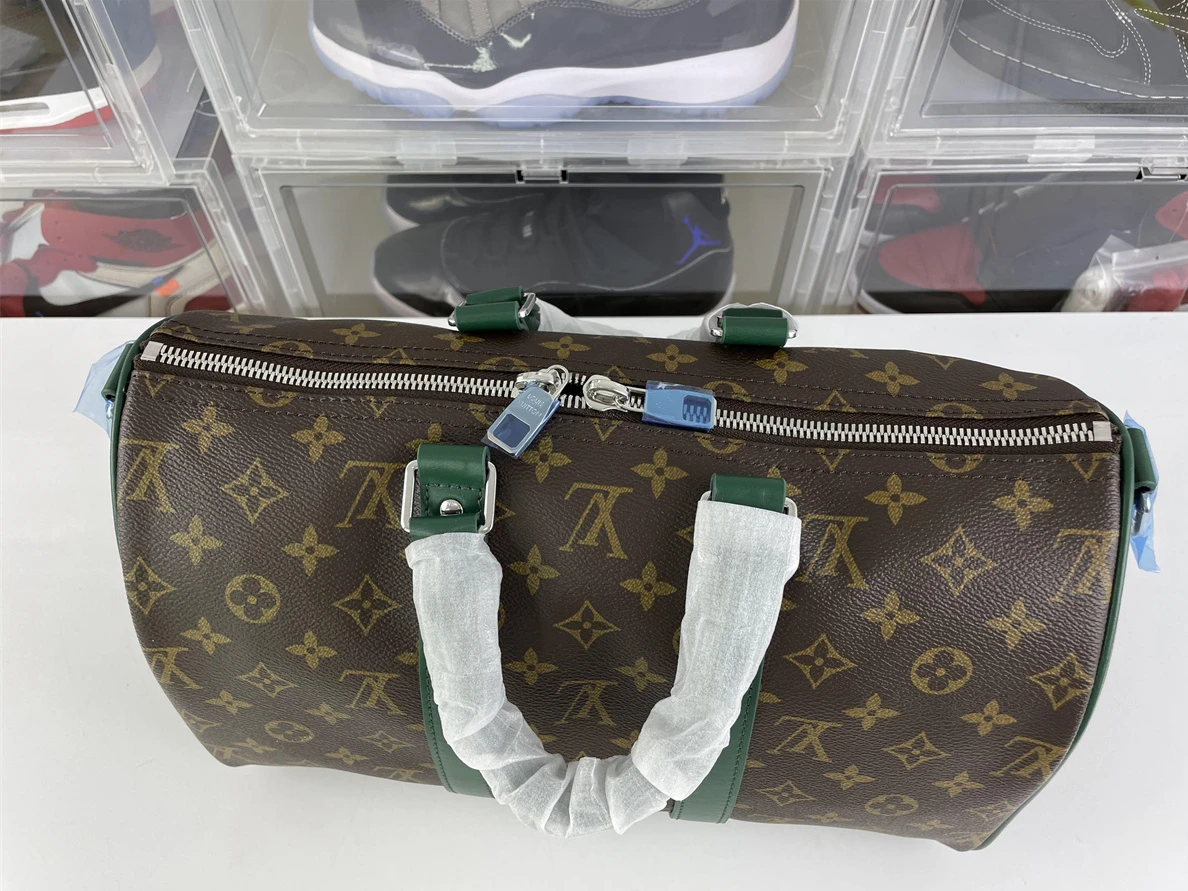 9123 LV Brown with Dark Green strap Keeall Bandouliere travelling bag (34 x 21 x 16 cm) GoodFit 147