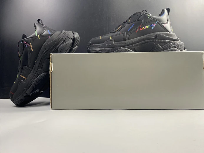9307 BLCG SNEAKER TRIPLE.S.524039 W2FA1 WellDesigned 3404