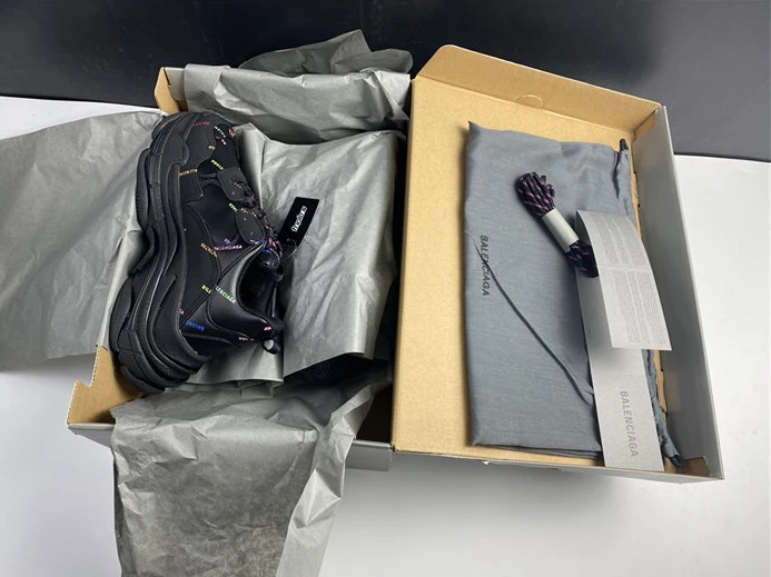 9307 BLCG SNEAKER TRIPLE.S.524039 W2FA1 WellDesigned 3404