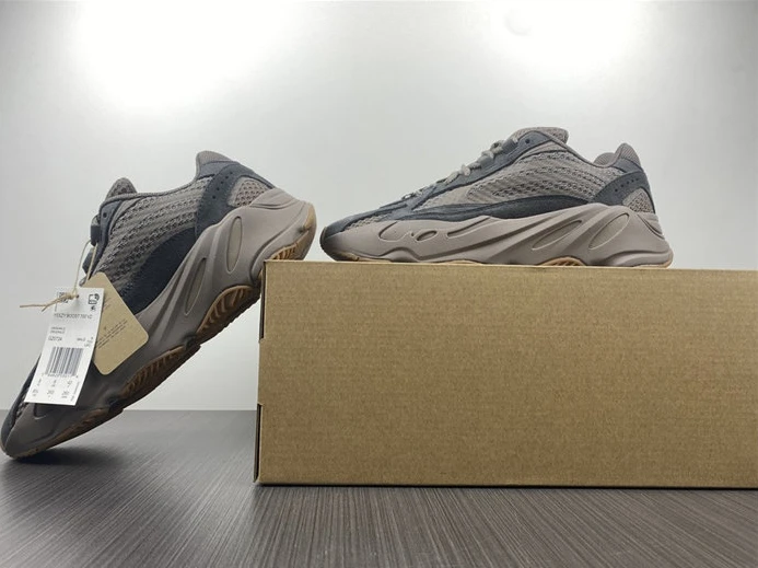 9738 adidas Yeezy Boost 700 V2 Mauve GZ StreetReady 2998
