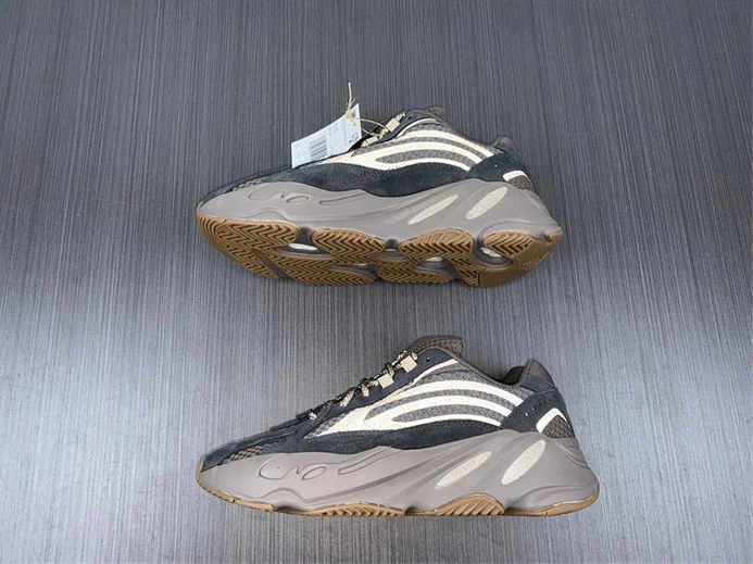 9738 adidas Yeezy Boost 700 V2 Mauve GZ StreetReady 2998