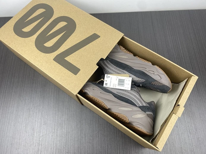 9738 adidas Yeezy Boost 700 V2 Mauve GZ StreetReady 2998