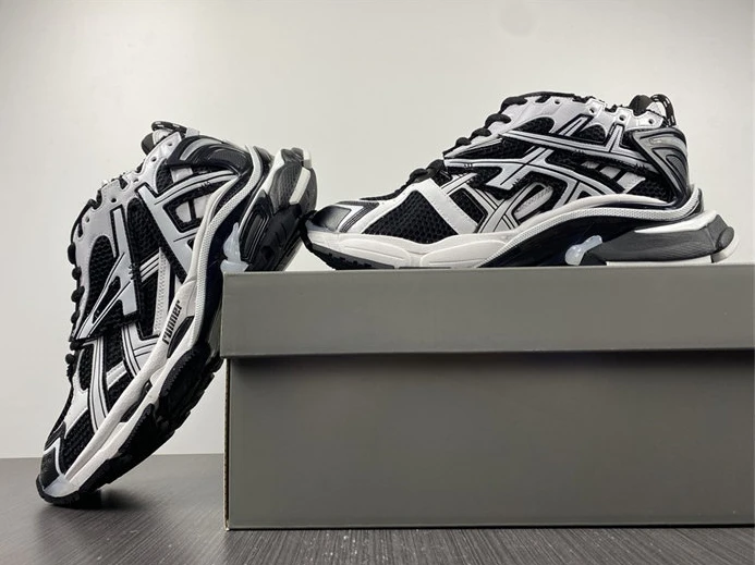 9772 BLCG Runner White Black White  677403 W3RB2 DailyWear 3374