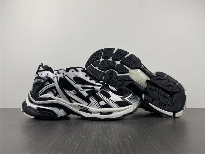 9772 BLCG Runner White Black White  677403 W3RB2 DailyWear 3374