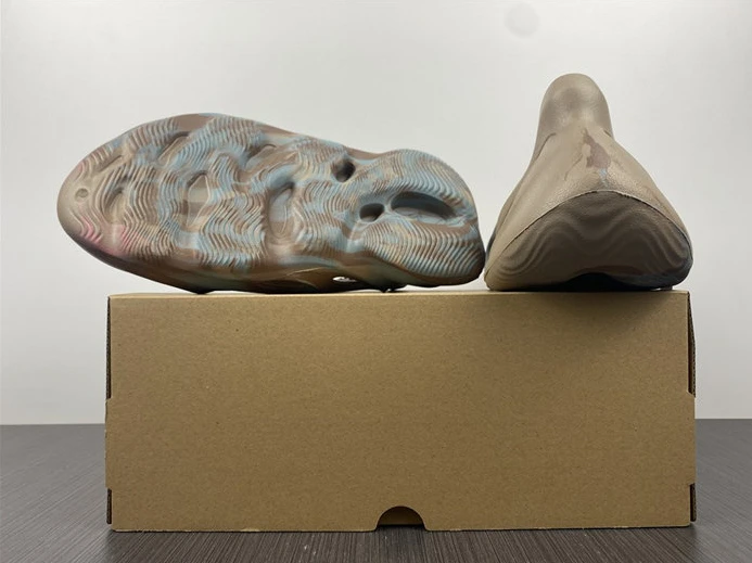 9872 ADIDAS YEEZY Foam RNNR MX Sand Grey GY ModernLook 2864