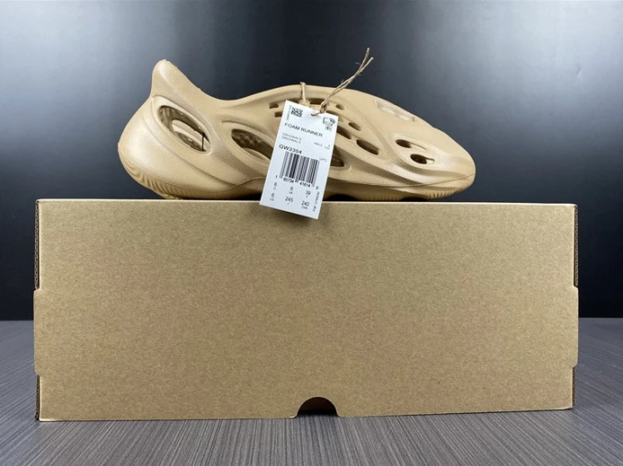 ADIDAS YEEZY Foam RNNR Ochre GW3354 Comfortable 2875