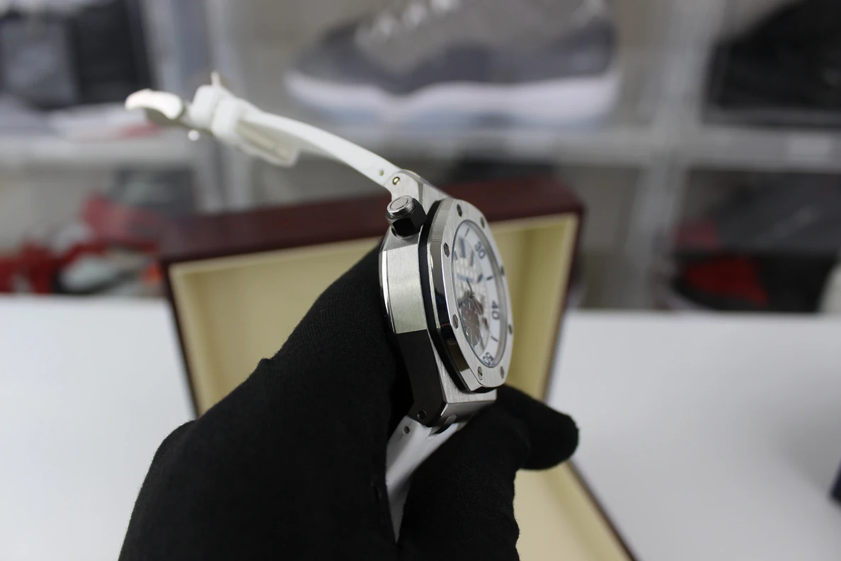 AP Audemars Piguet White Watch (42 x 14mm) GoodFit 328