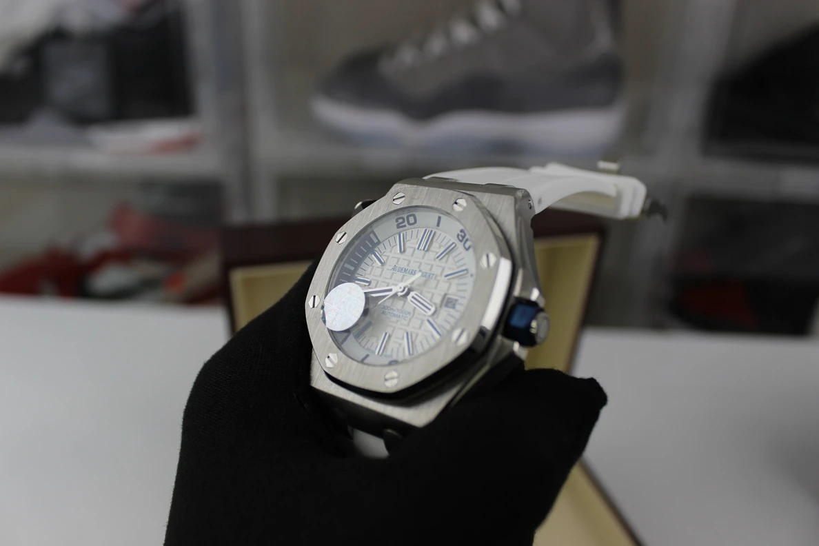 AP Audemars Piguet White Watch (42 x 14mm) GoodFit 328