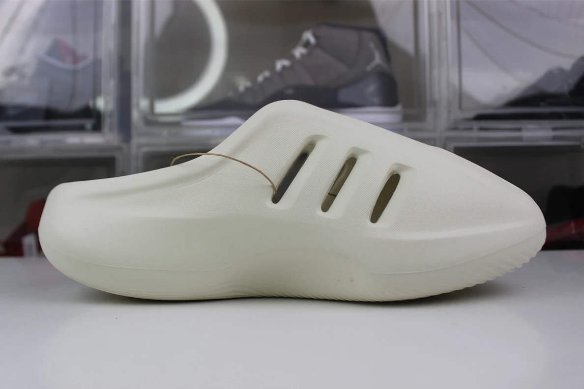 Adidas IIINFINITY Slides Pure White UrbanStyle 3024