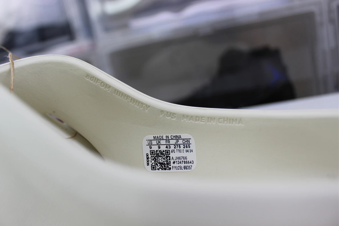 Adidas IIINFINITY Slides Pure White UrbanStyle 3024