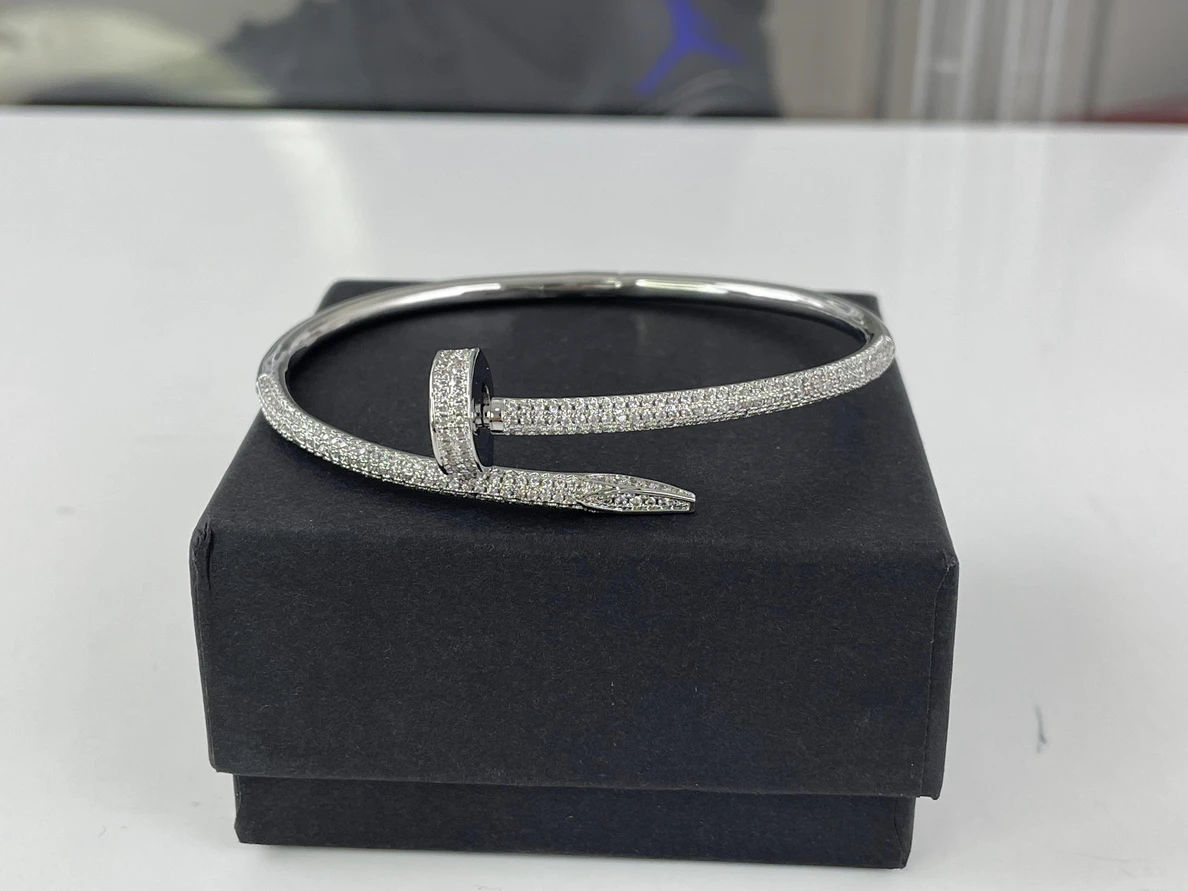 Affordable 1975 Cartier diamonds Bracalets nail  screw shape (17, 19cm) 130