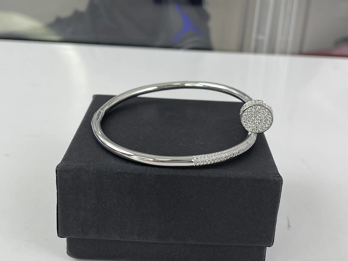 Affordable 1975 Cartier diamonds Bracalets nail  screw shape (17, 19cm) 130