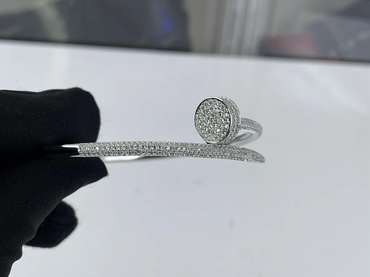 Affordable 1975 Cartier diamonds Bracalets nail  screw shape (17, 19cm) 130