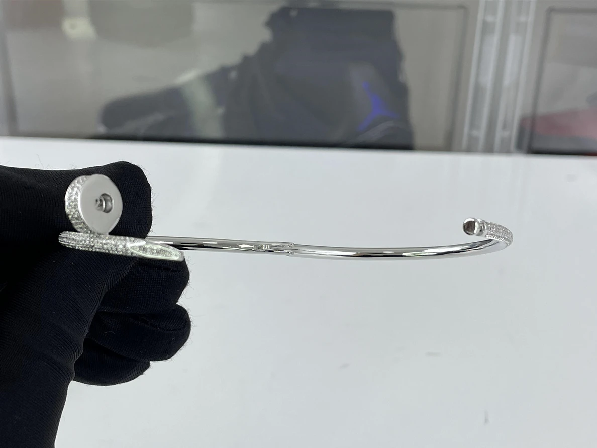 Affordable 1975 Cartier diamonds Bracalets nail  screw shape (17, 19cm) 130